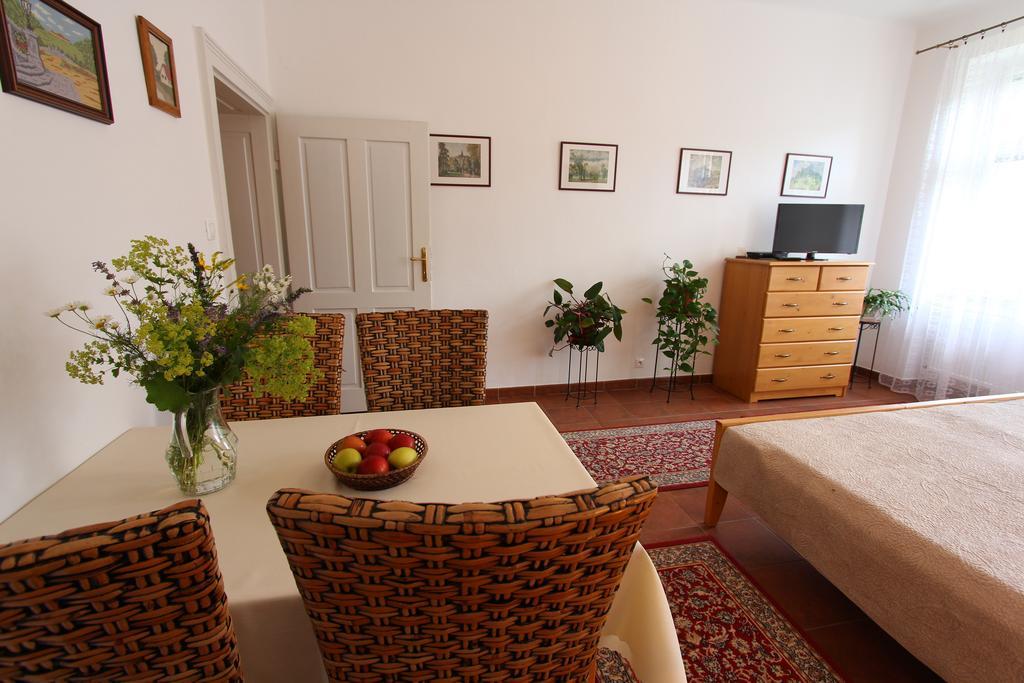 Penzion Jelen Vranov nad Dyjí Habitación foto