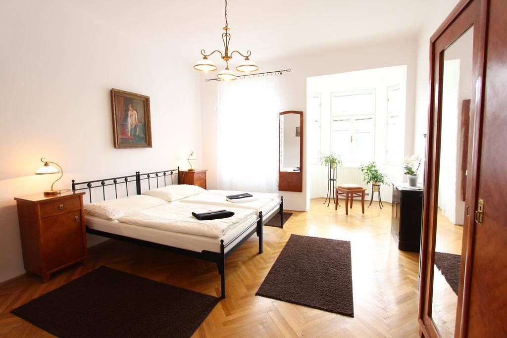 Penzion Jelen Vranov nad Dyjí Exterior foto